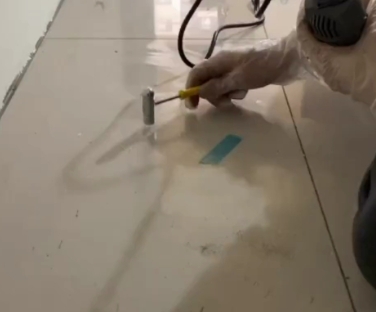 黑河市瓷砖开裂维修公司专业分享瓷砖在铺贴前如果没有沥干水分，将会导致以下问题